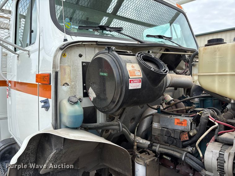 image for item NM9873 1999 International 4700 bucket truck