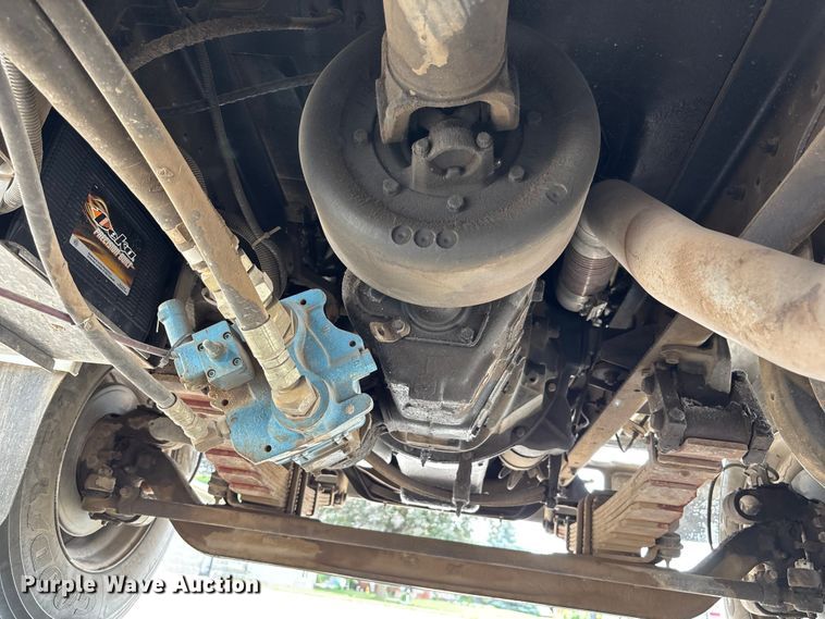 image for item NM9873 1999 International 4700 bucket truck