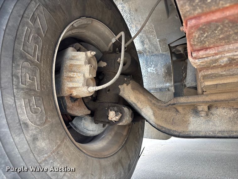 image for item NM9873 1999 International 4700 bucket truck