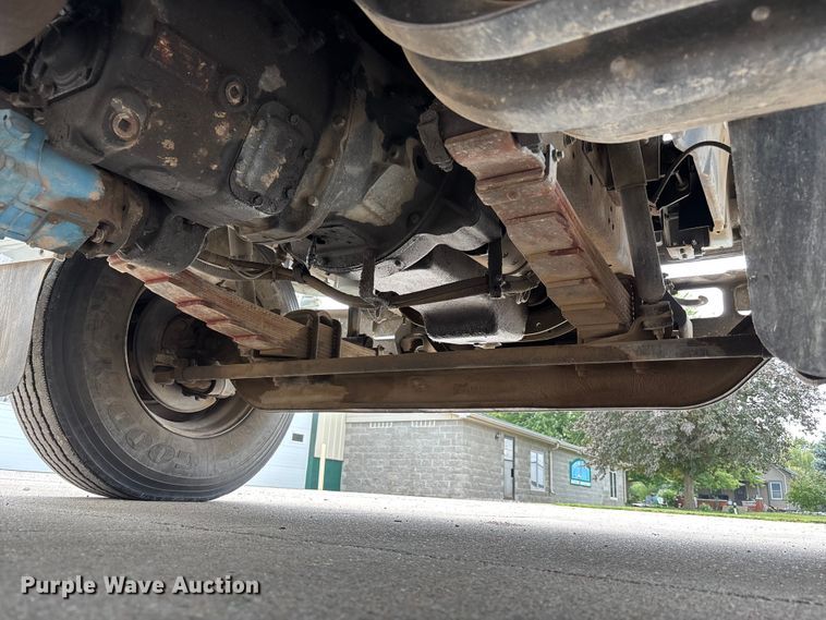 image for item NM9873 1999 International 4700 bucket truck