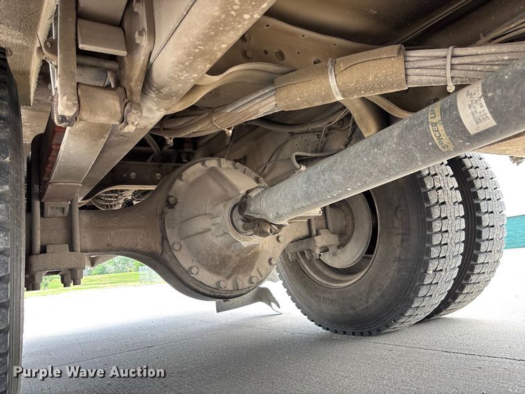 image for item NM9873 1999 International 4700 bucket truck