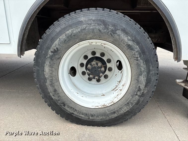 image for item NM9873 1999 International 4700 bucket truck
