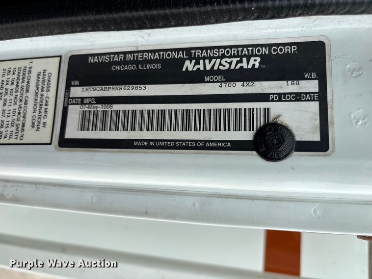 image for item NM9873 1999 International 4700 bucket truck