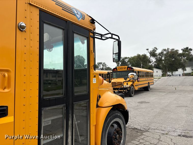 image for item NM9877 2010 Ic Bus PB105 school bus