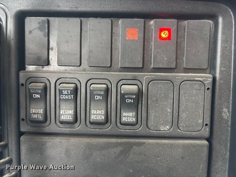 image for item NM9877 2010 Ic Bus PB105 school bus