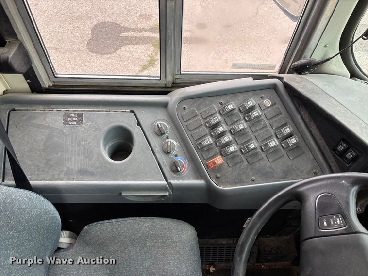 image for item NM9877 2010 Ic Bus PB105 school bus