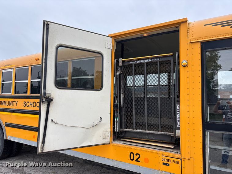 image for item NM9877 2010 Ic Bus PB105 school bus