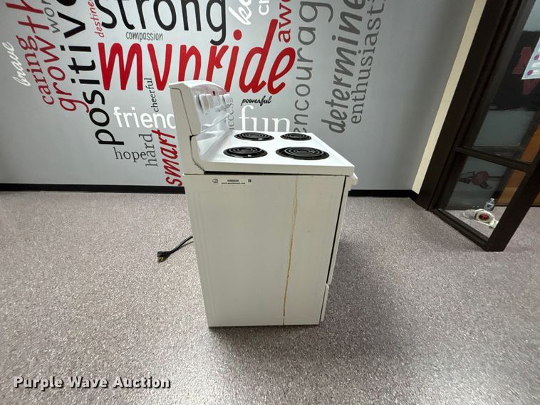 image for item NM9886 Amana ACR4303MEW0 stove