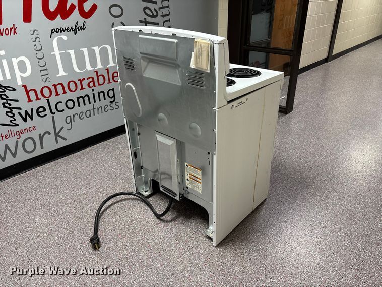 image for item NM9886 Amana ACR4303MEW0 stove