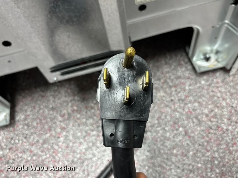 image for item NM9886 Amana ACR4303MEW0 stove