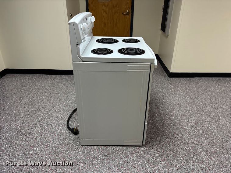 image for item NM9888 Amana ACR4303MEW0 stove