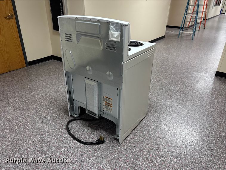image for item NM9888 Amana ACR4303MEW0 stove