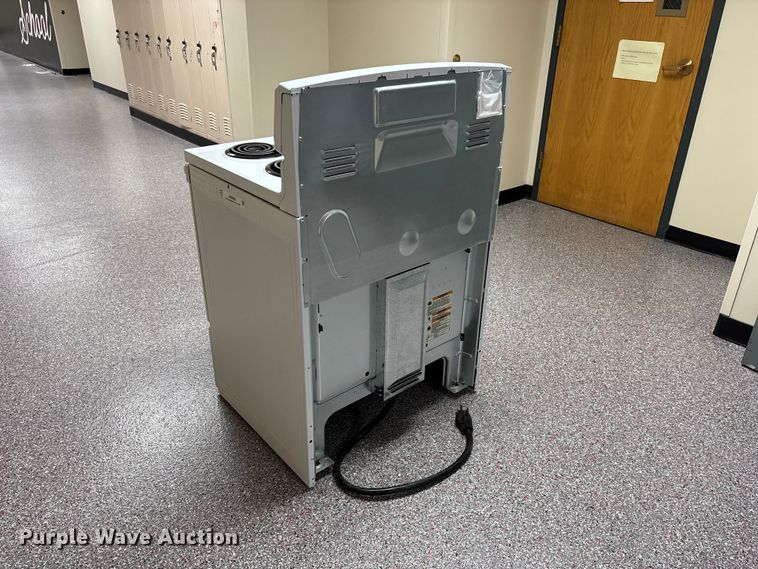 image for item NM9888 Amana ACR4303MEW0 stove