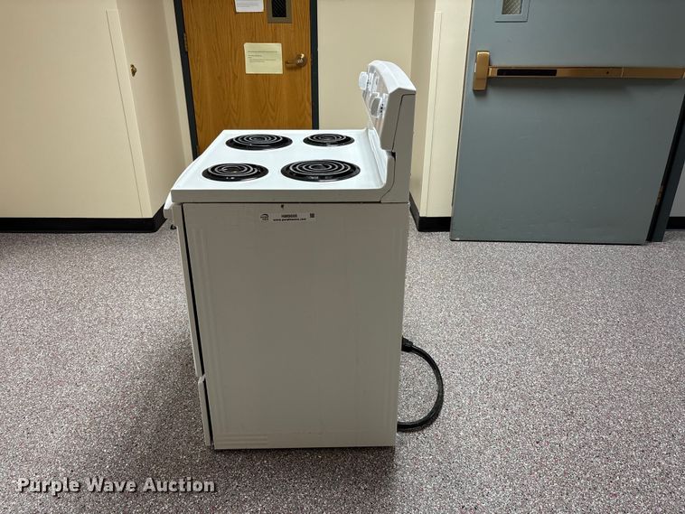 image for item NM9888 Amana ACR4303MEW0 stove