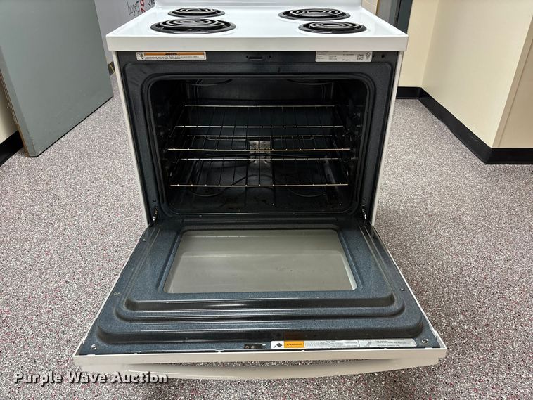 image for item NM9888 Amana ACR4303MEW0 stove