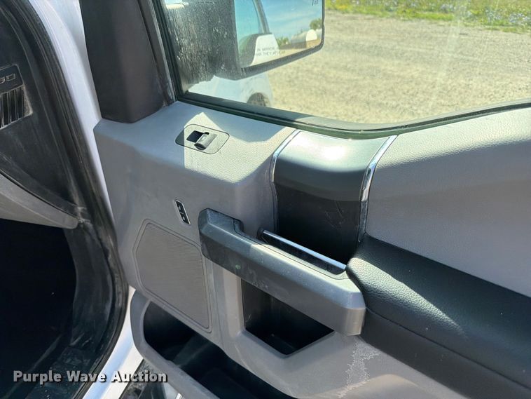image for item OE9651 2016 Ford F-150 Crew Cab pickup truck