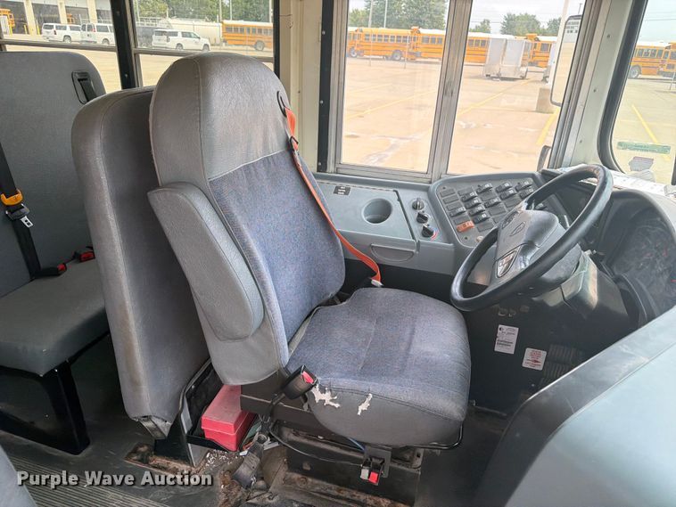 image for item OE9665 2013 Ic Bus PB105 school bus
