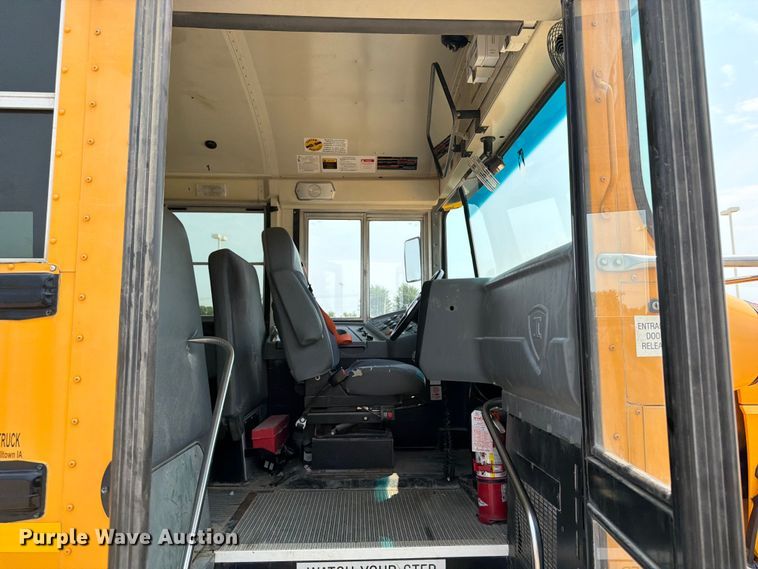 image for item OE9666 2015 Ic Corporation PB105 school bus