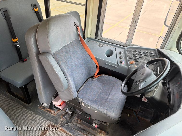 image for item OE9668 2013 Ic Corporation PB105 school bus