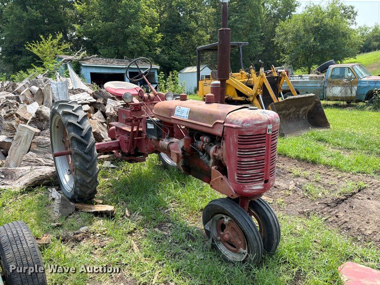 image for item DV8570 Farmall FC tractor