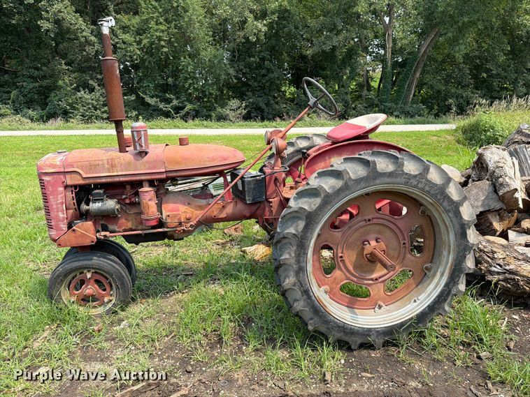 image for item DV8570 Farmall FC tractor