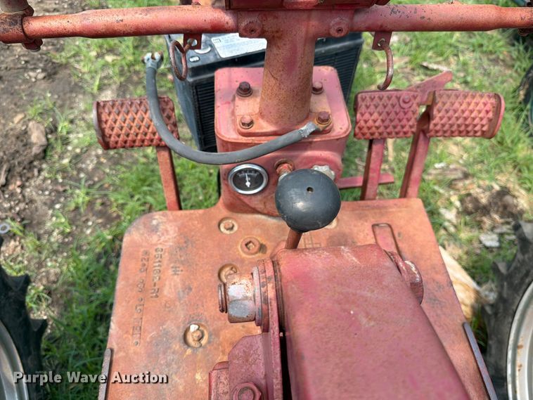 image for item DV8570 Farmall FC tractor