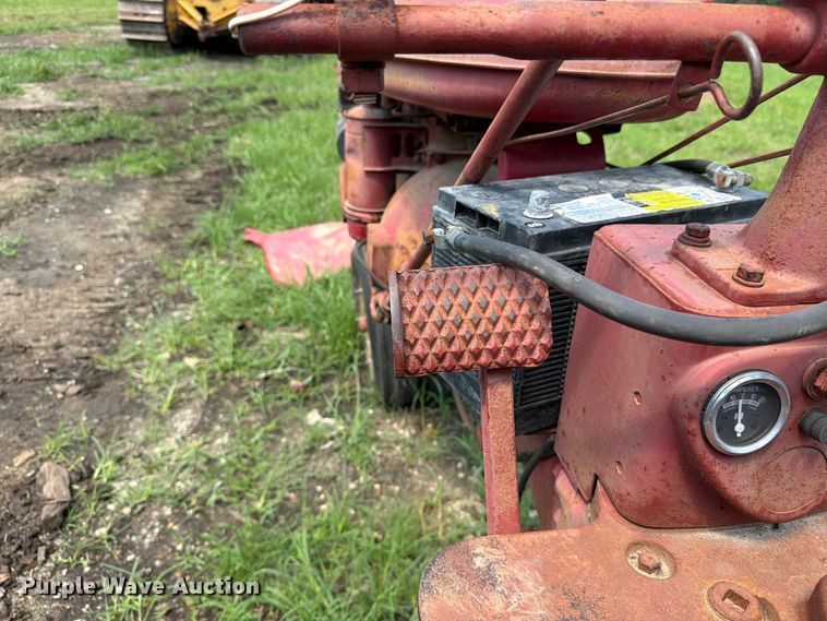 image for item DV8570 Farmall FC tractor