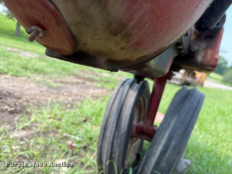 image for item DV8570 Farmall FC tractor