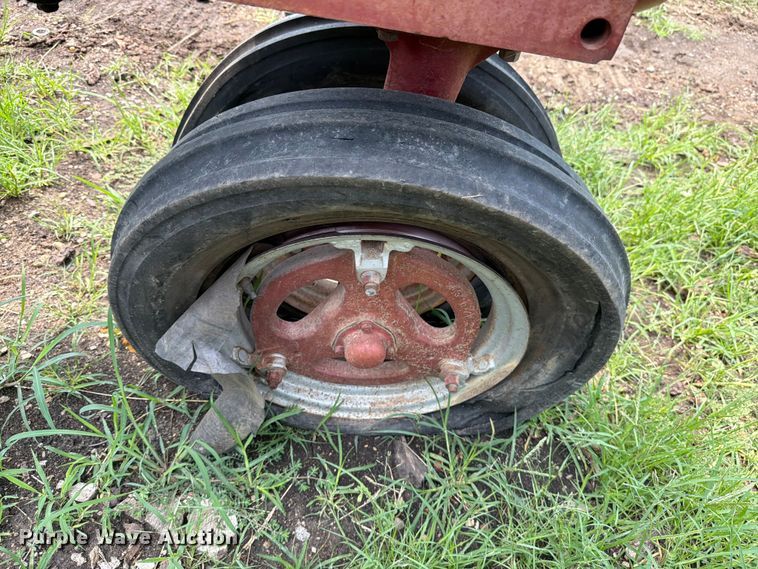image for item DV8570 Farmall FC tractor