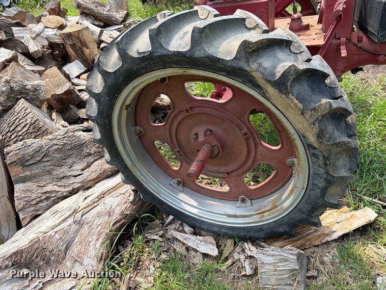 image for item DV8570 Farmall FC tractor