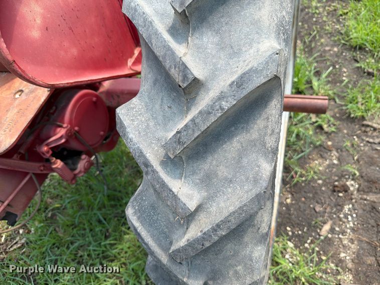 image for item DV8570 Farmall FC tractor