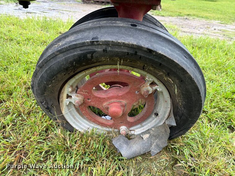 image for item DV8570 Farmall FC tractor
