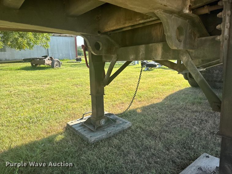 image for item DY3002 1986 Dyna M871A flatbed trailer