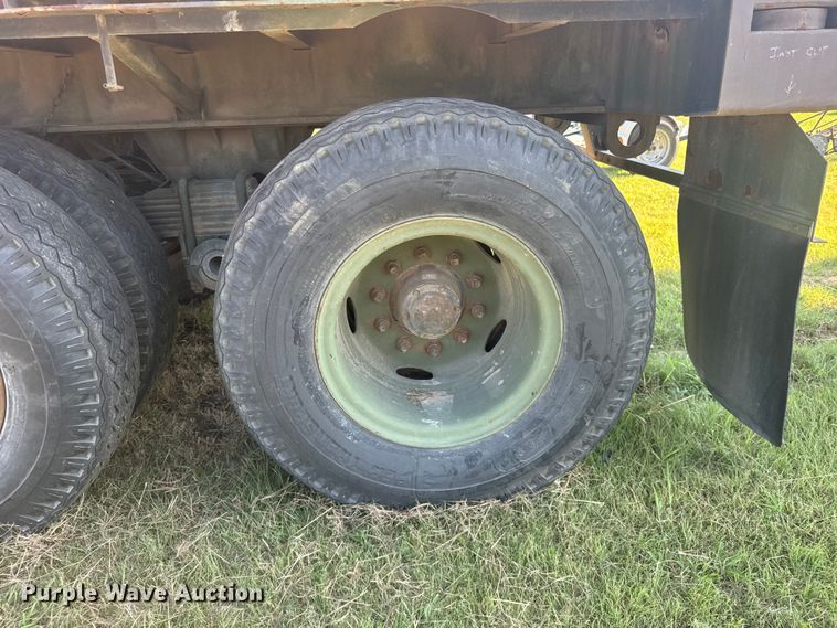 image for item DY3002 1986 Dyna M871A flatbed trailer