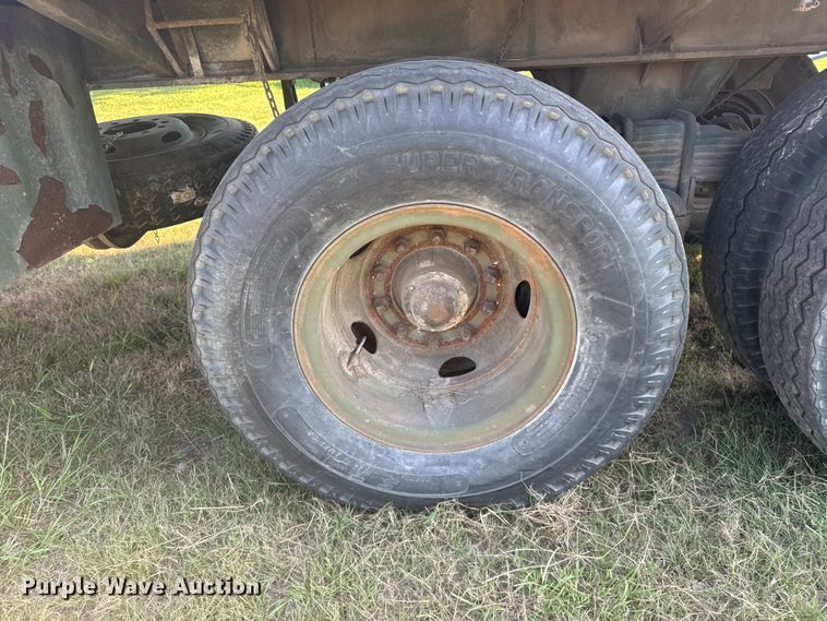 image for item DY3002 1986 Dyna M871A flatbed trailer