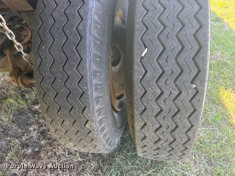 image for item DY3002 1986 Dyna M871A flatbed trailer