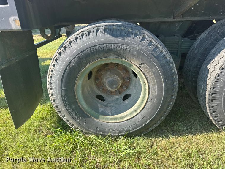 image for item DY3002 1986 Dyna M871A flatbed trailer