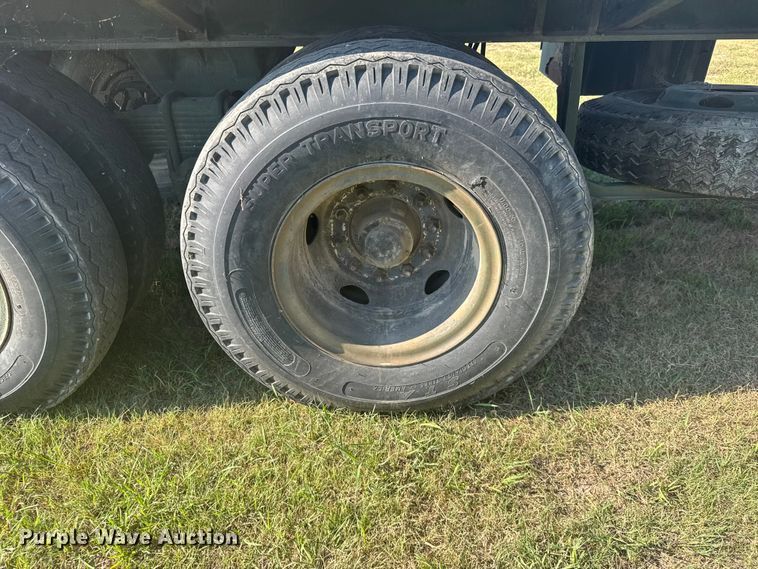 image for item DY3002 1986 Dyna M871A flatbed trailer
