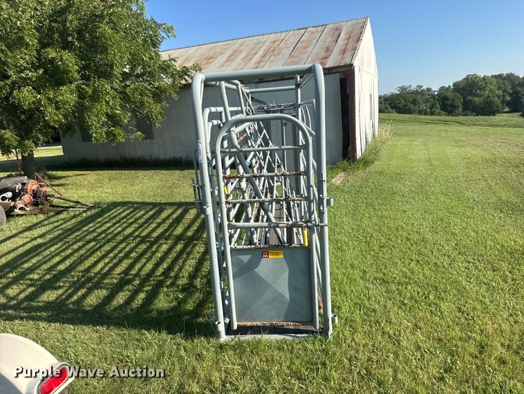 image for item DY3003 Person G909 livestock chute
