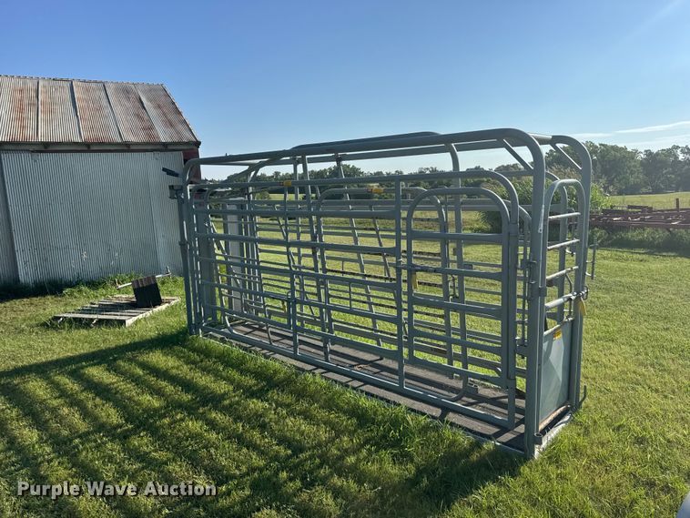 image for item DY3003 Person G909 livestock chute