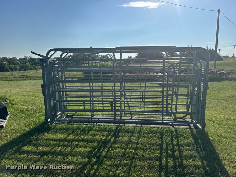 image for item DY3003 Person G909 livestock chute