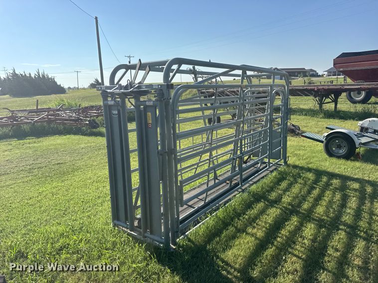 image for item DY3003 Person G909 livestock chute
