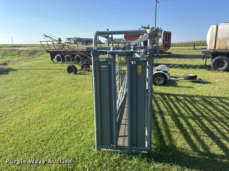 image for item DY3003 Person G909 livestock chute