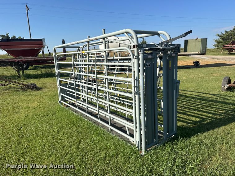 image for item DY3003 Person G909 livestock chute