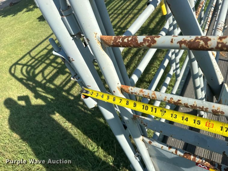 image for item DY3003 Person G909 livestock chute