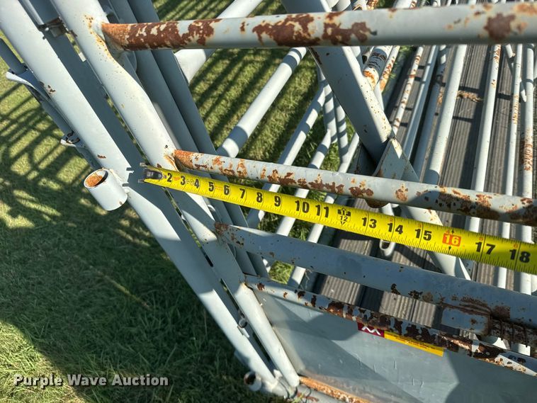 image for item DY3003 Person G909 livestock chute