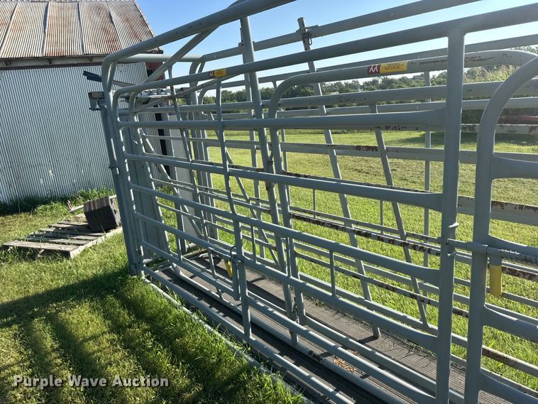 image for item DY3003 Person G909 livestock chute