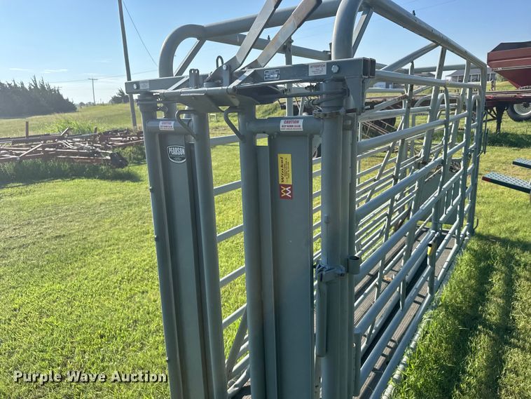 image for item DY3003 Person G909 livestock chute