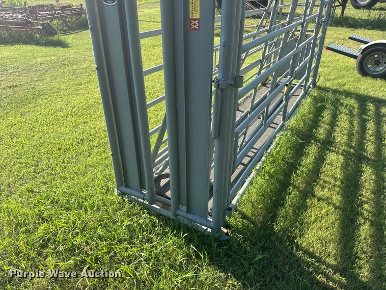 image for item DY3003 Person G909 livestock chute