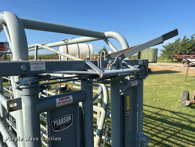 image for item DY3003 Person G909 livestock chute